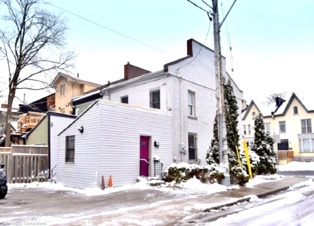 275 Main Street W Property Photo 28