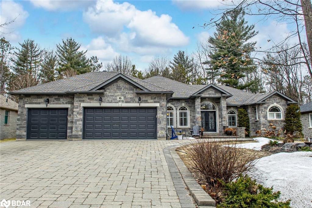 6 Collins Lane Property Photo