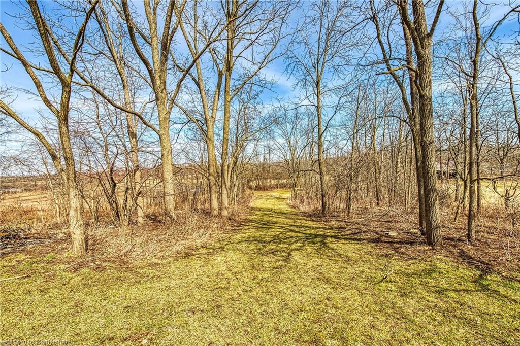 492 Second Road E Property Photo 8