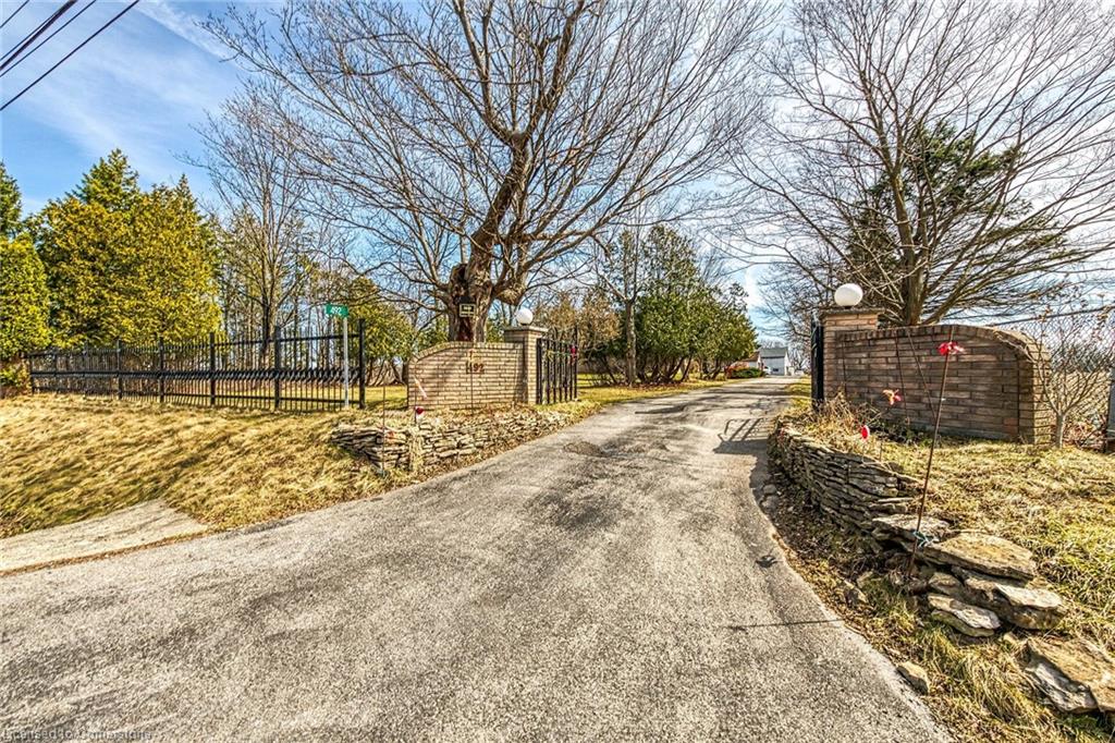 492 Second Road E Property Photo 9