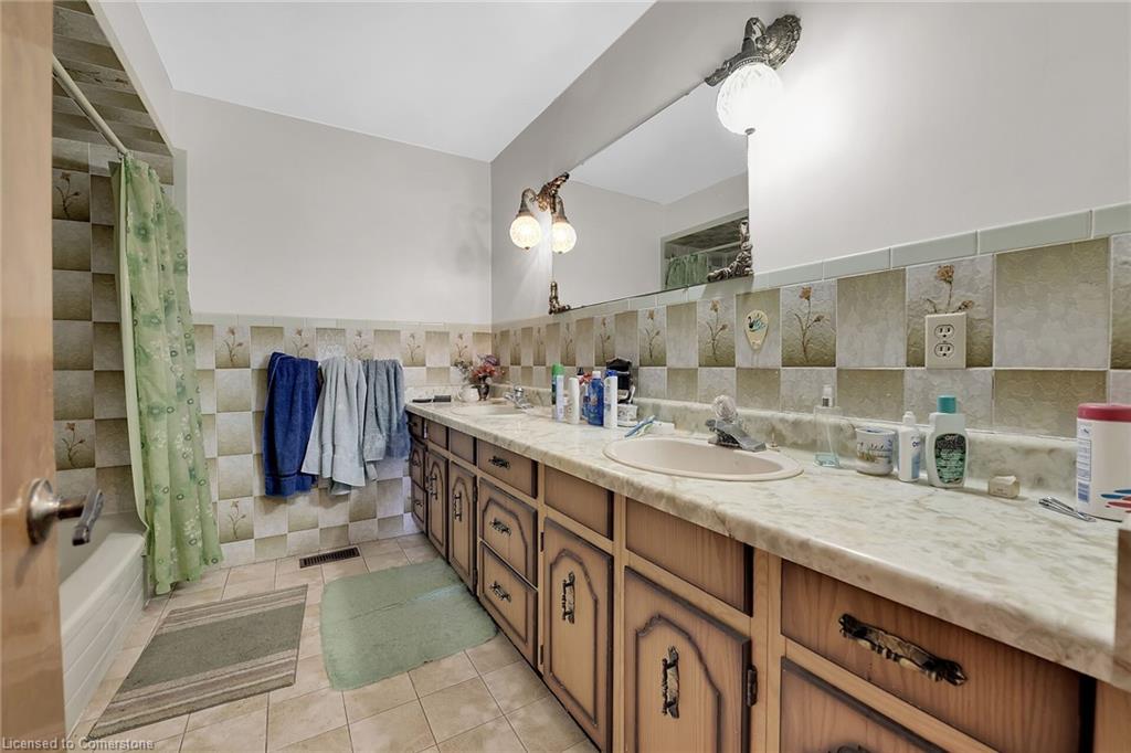 492 Second Road E Property Photo 22