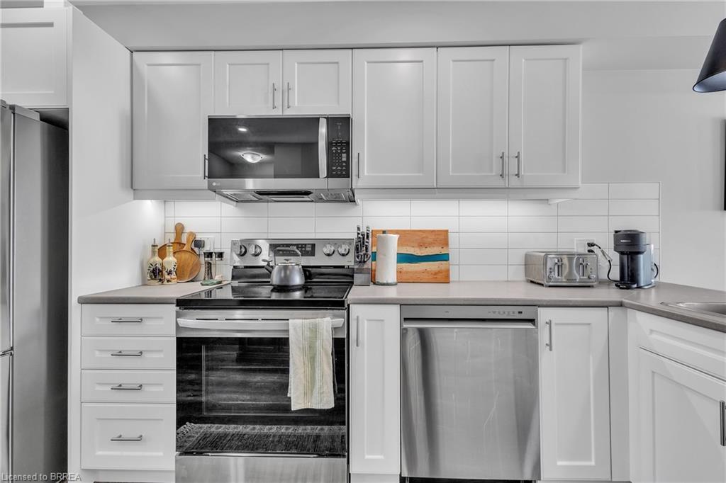 189 Grove Street Property Photo 12