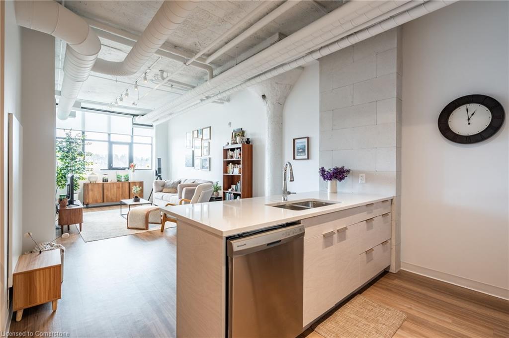 414-120 Huron Street Property Photo 1