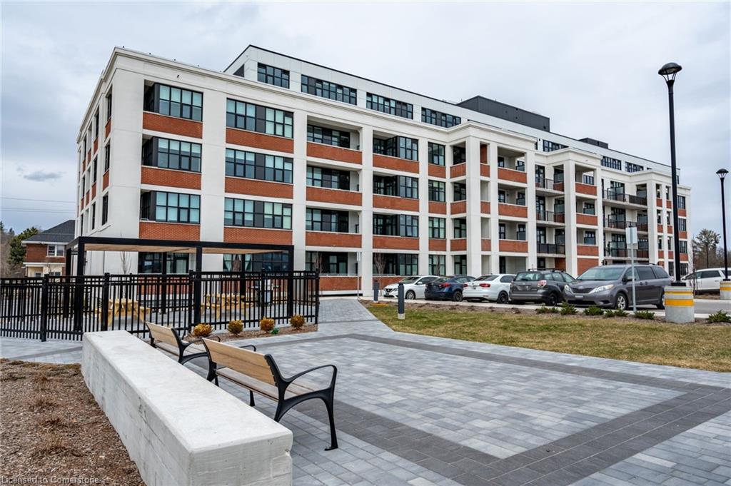414-120 Huron Street Property Photo 4