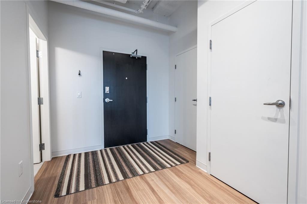 414-120 Huron Street Property Photo 11