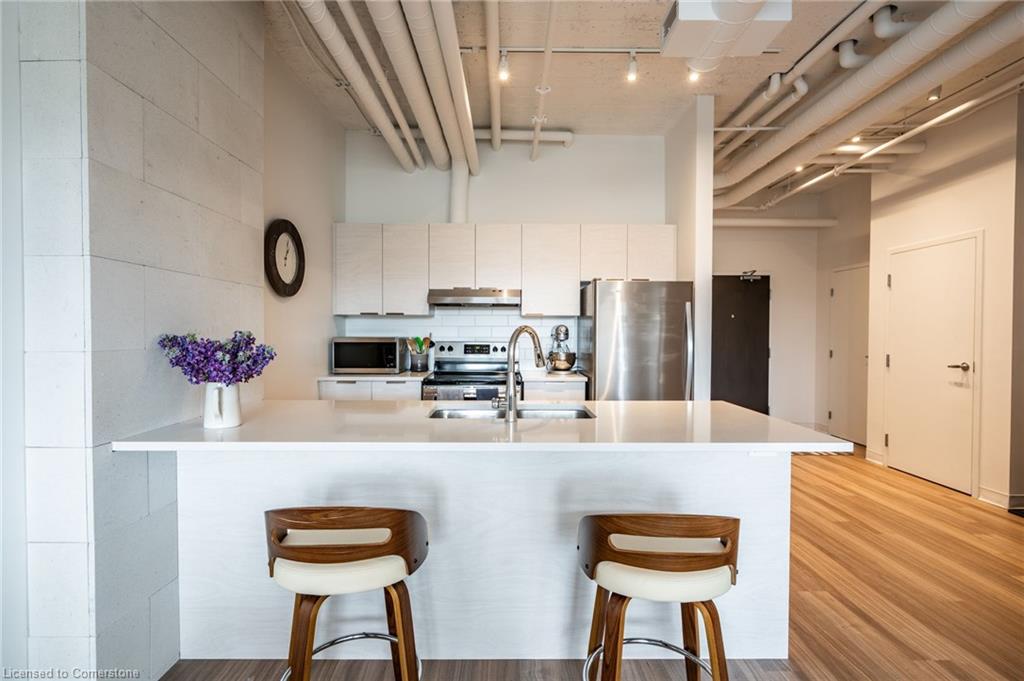 414-120 Huron Street Property Photo 17