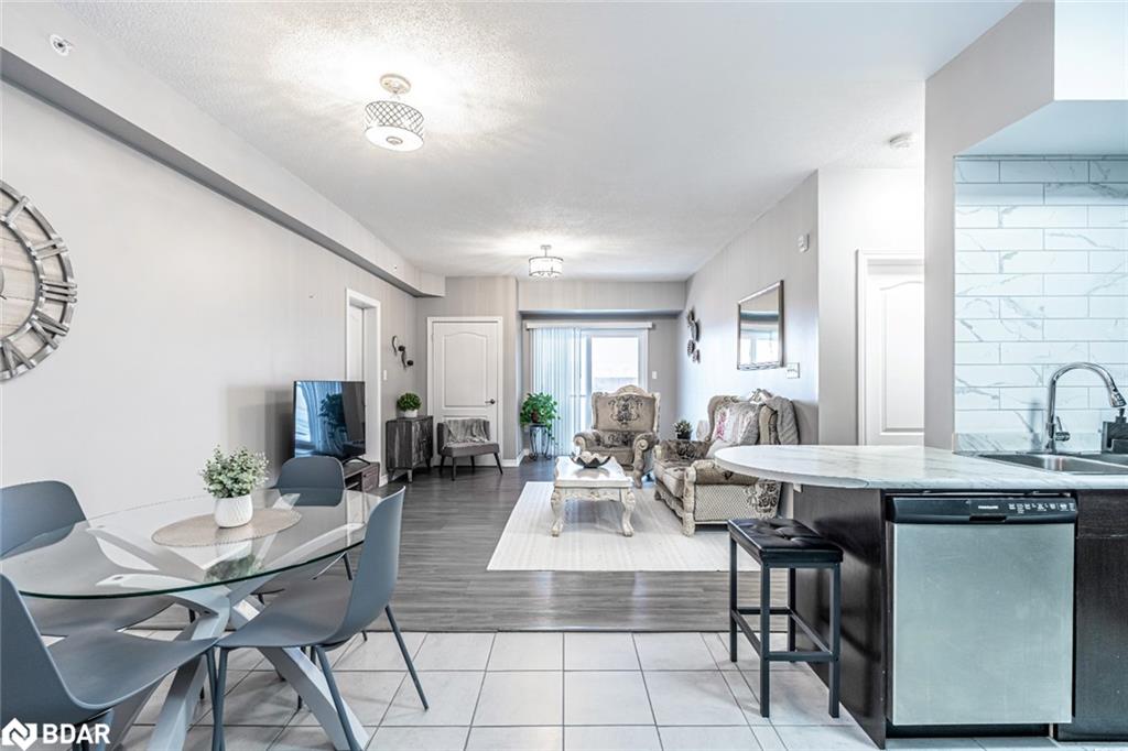 309-720 Yonge Street Property Photo