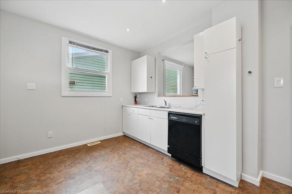 15 Huron Street Property Photo 13