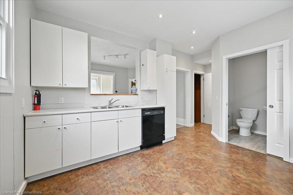 15 Huron Street Property Photo 14