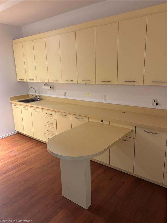 95 King Street W Property Photo 4
