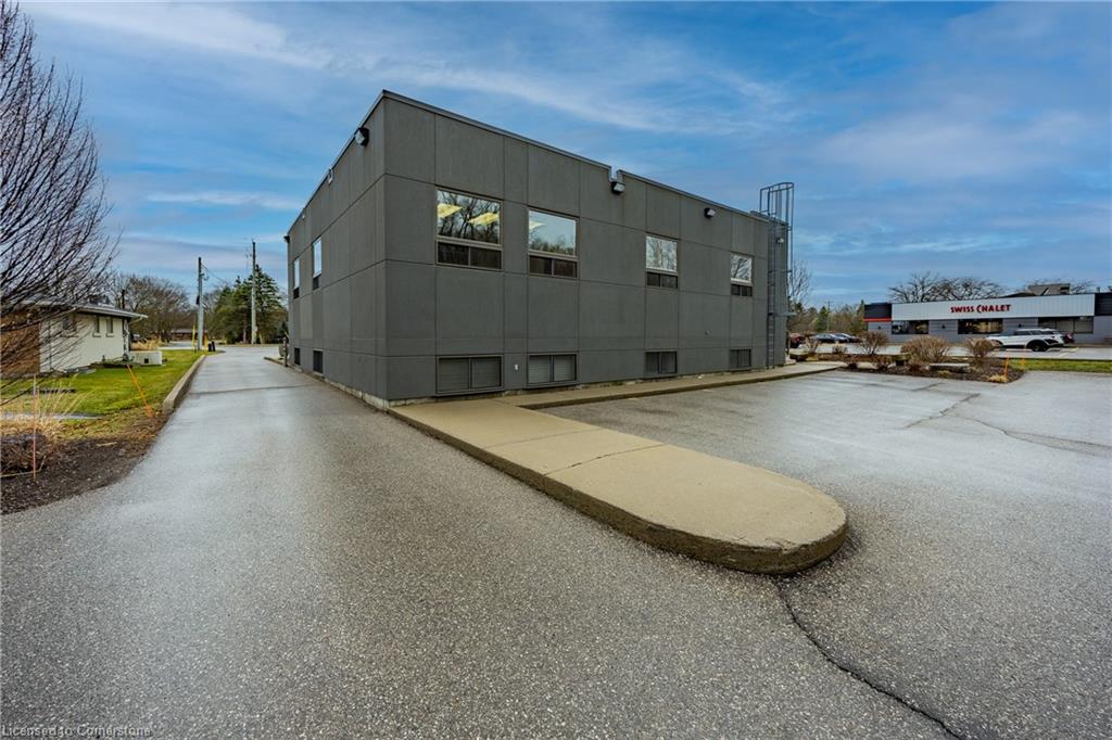 101a Queensway Property Photo 4