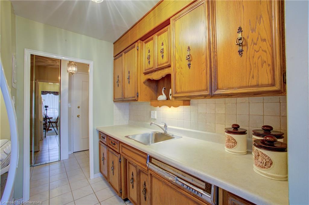 45 Westmount Road N Property Photo 8