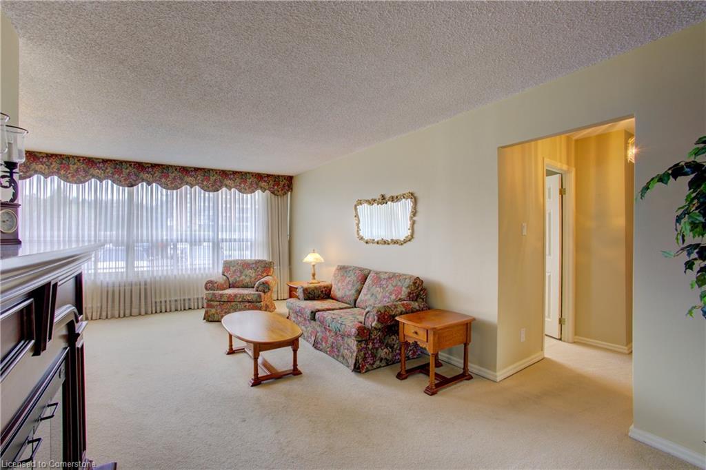 45 Westmount Road N Property Photo 13