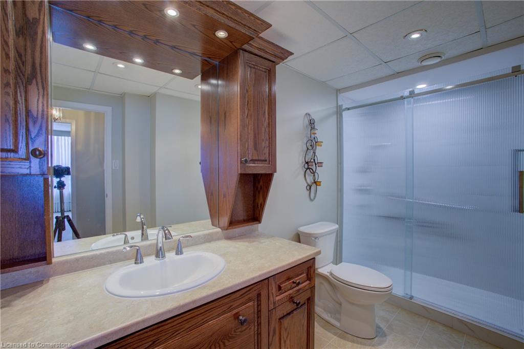 45 Westmount Road N Property Photo 17