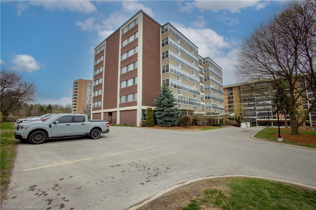 45 Westmount Road N Property Photo 32