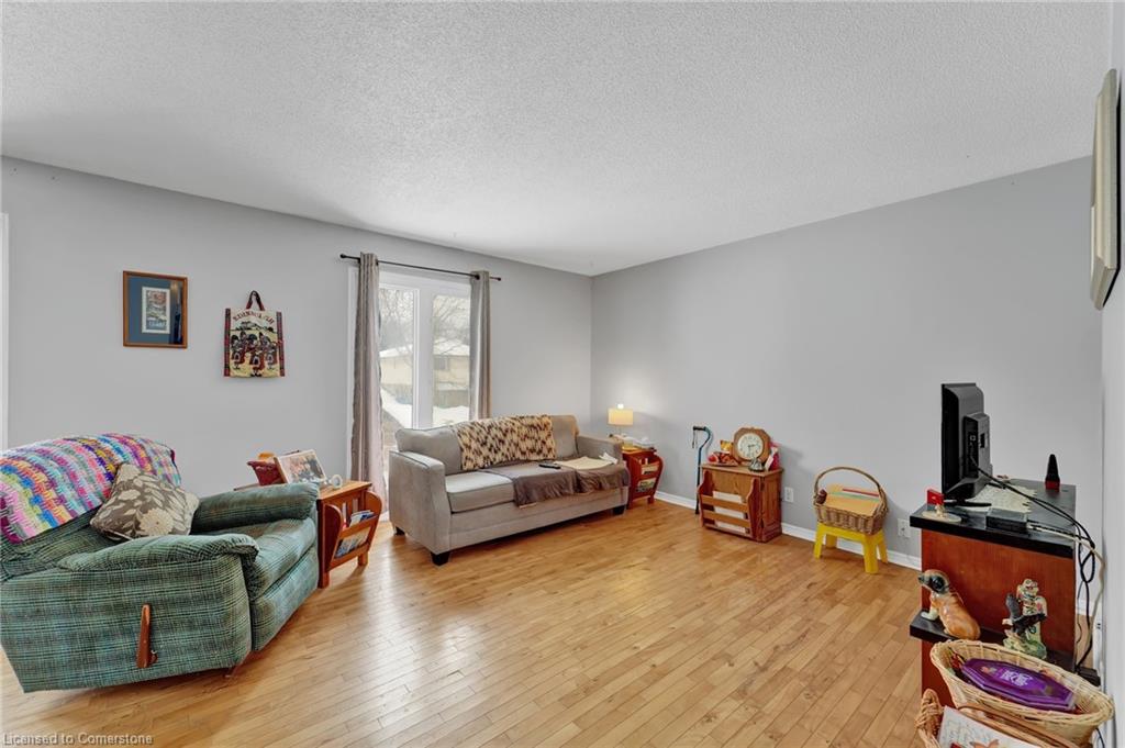 1337 Tudor Crescent Property Photo 4