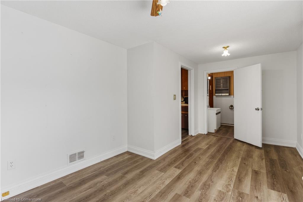 21 Bridge Street E Property Photo 10