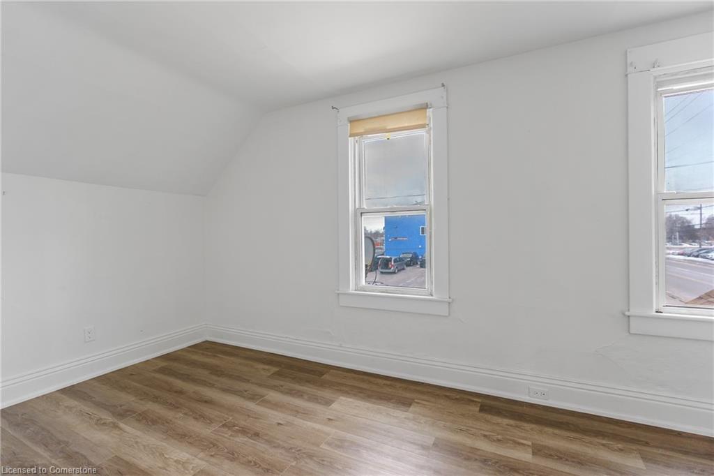 21 Bridge Street E Property Photo 21