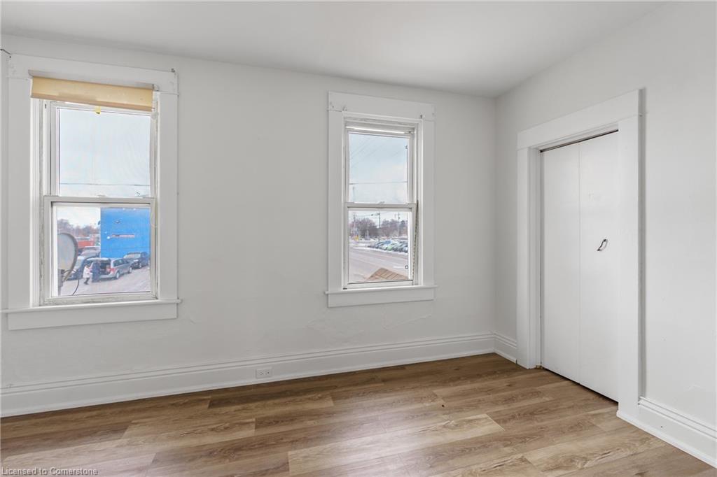 21 Bridge Street E Property Photo 22
