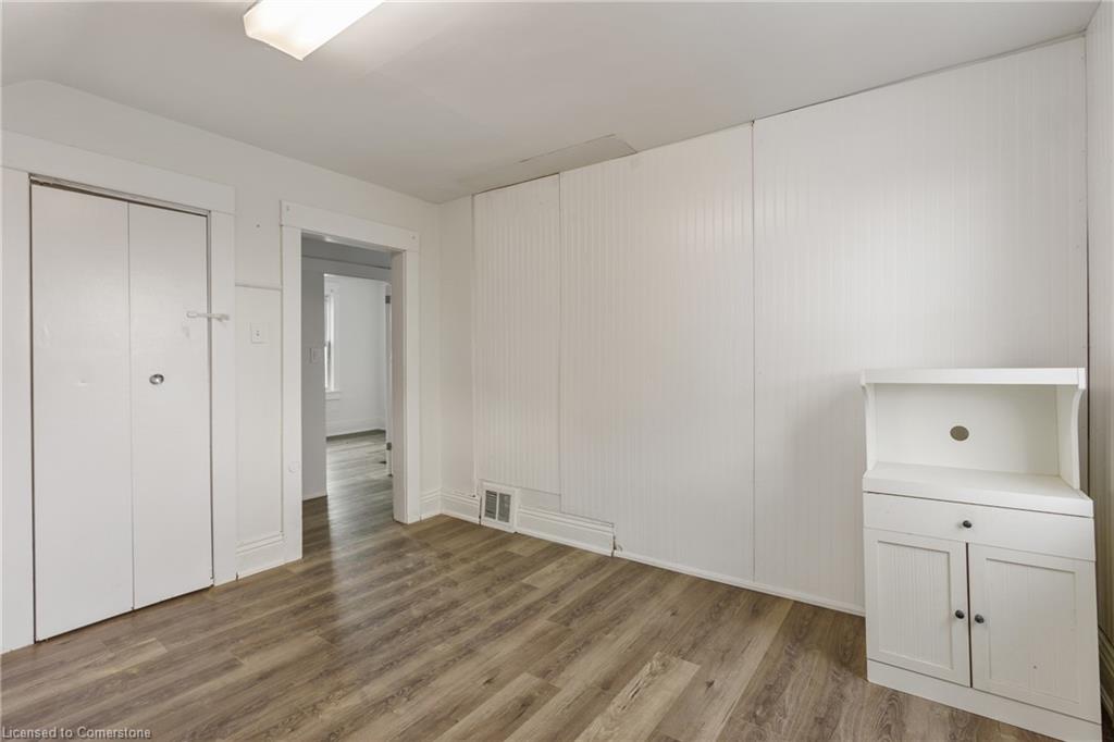 21 Bridge Street E Property Photo 24