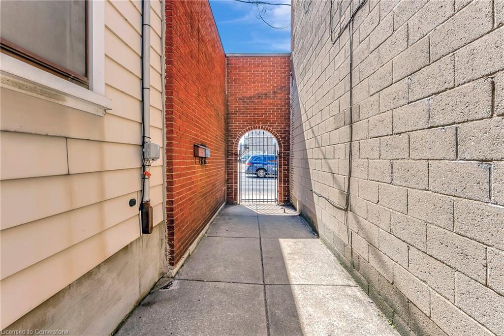 893 Barton Street E Property Photo 10