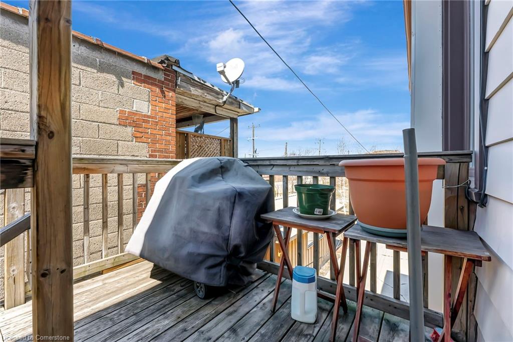 893 Barton Street E Property Photo 12