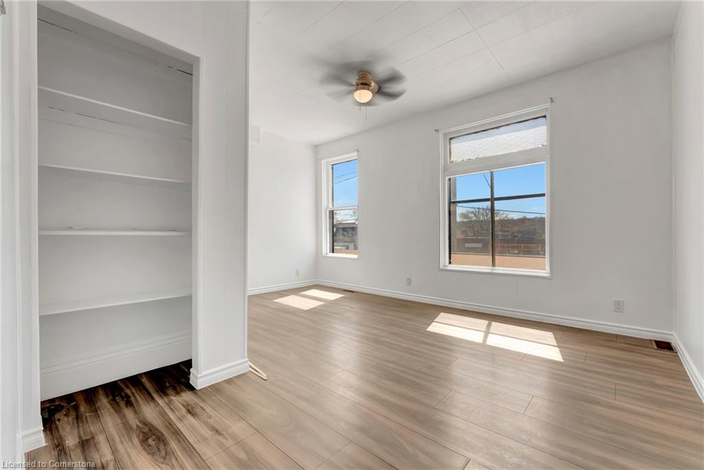 893 Barton Street E Property Photo 14