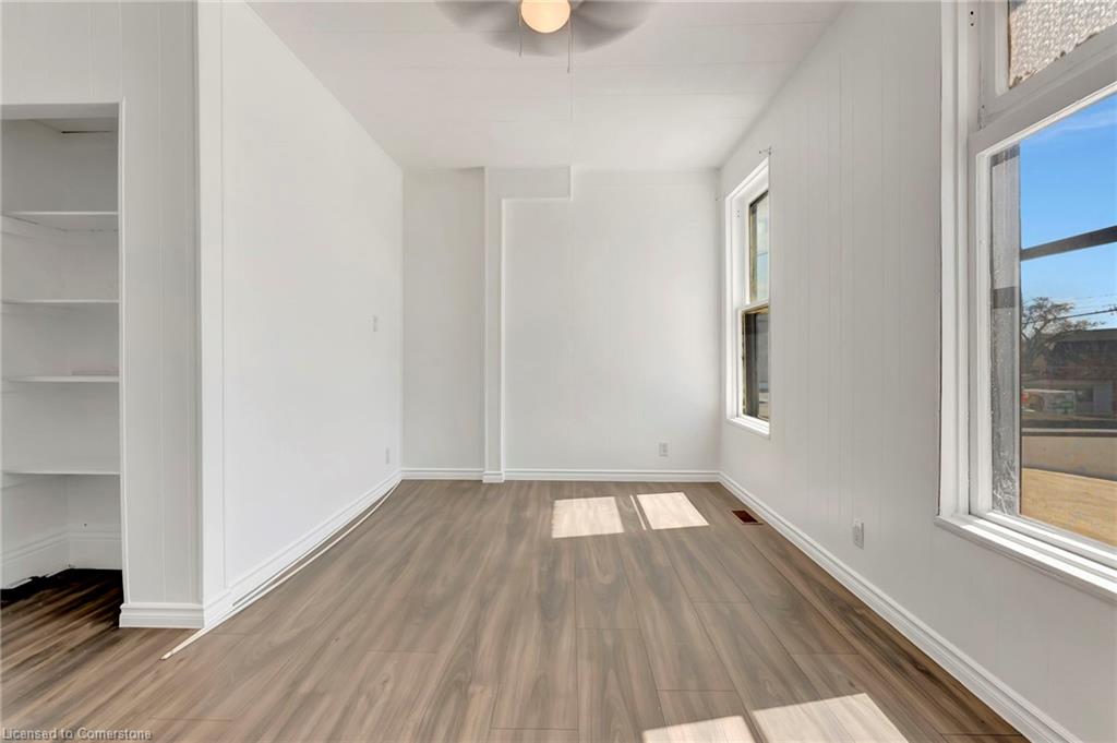 893 Barton Street E Property Photo 15