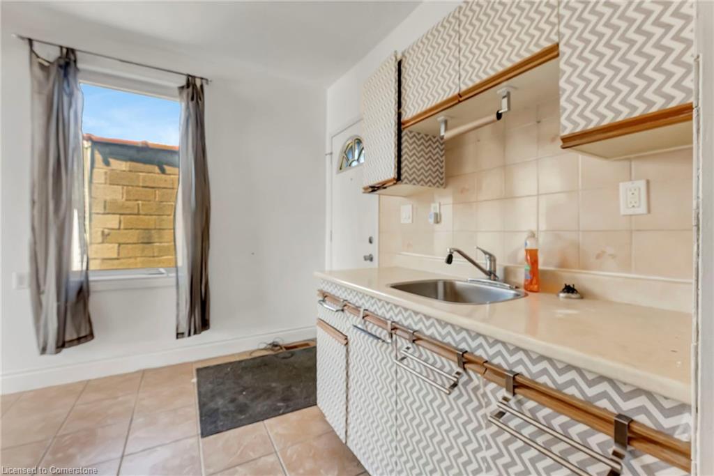 893 Barton Street E Property Photo 19