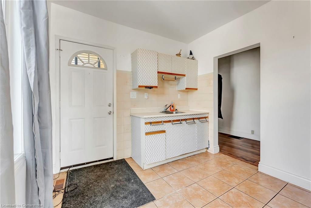 893 Barton Street E Property Photo 21
