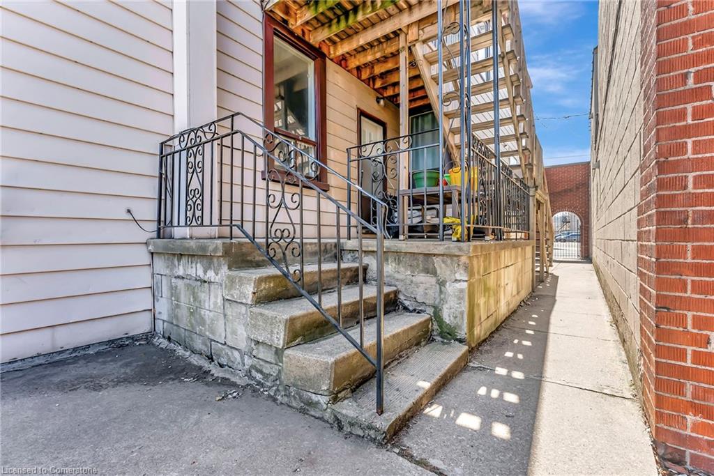 893 Barton Street E Property Photo 22