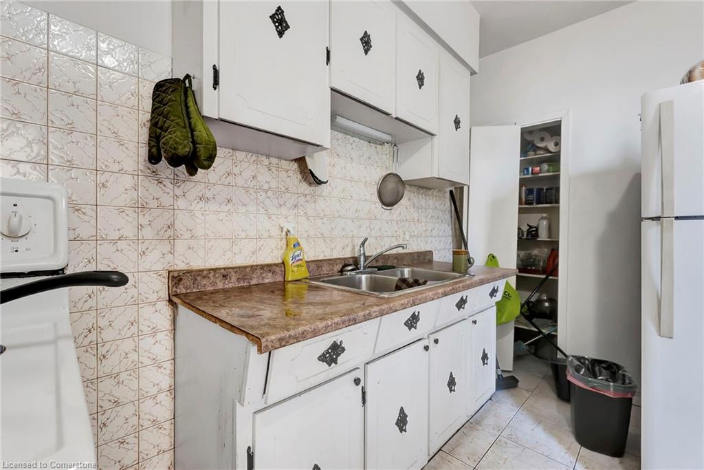 893 Barton Street E Property Photo 32