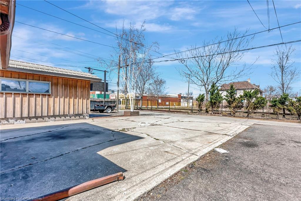 893 Barton Street E Property Photo 34