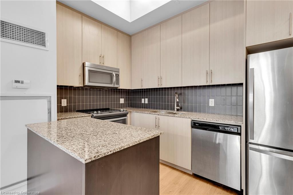 105-85 Duke Street W Property Photo 22