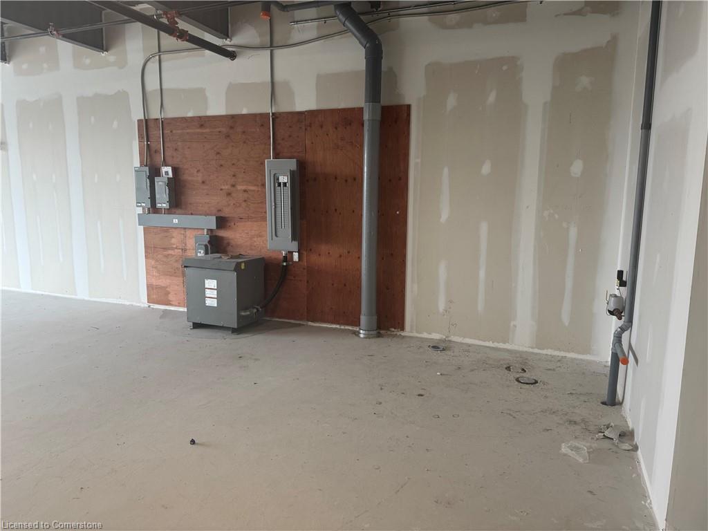 207-1038 Garner Road W Property Photo 6