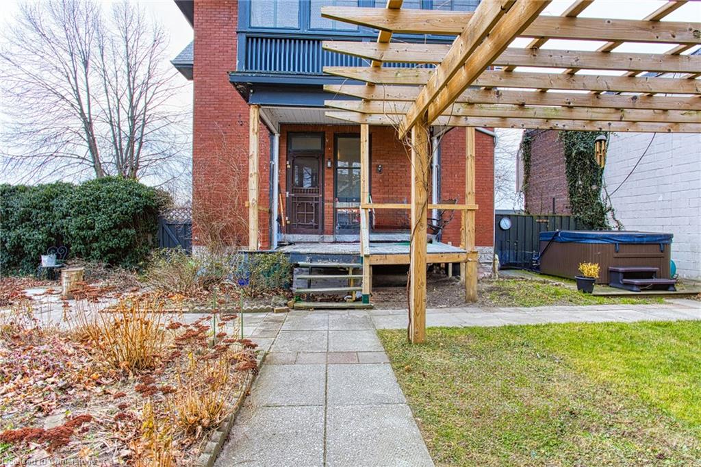 225 Broad Street E Property Photo 46