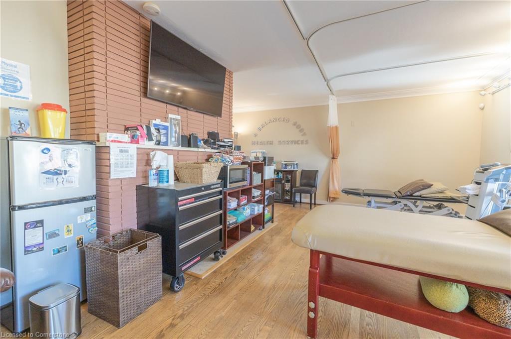 11 Belmont Avenue W Property Photo 8