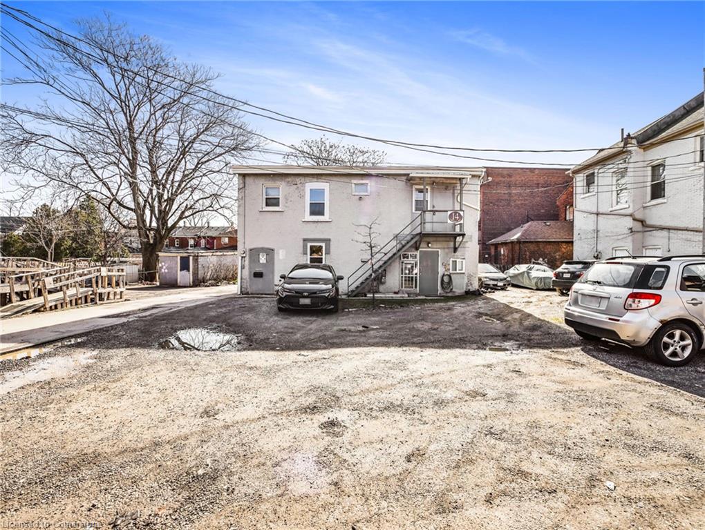 14 Victoria Avenue N Property Photo 2