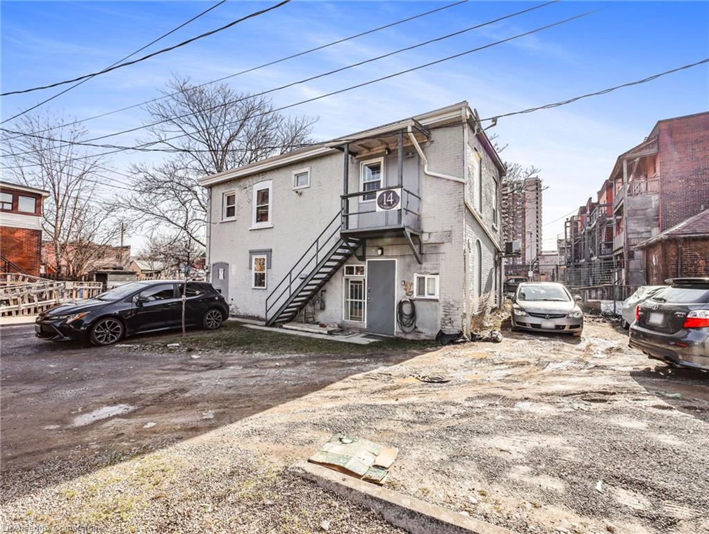 14 Victoria Avenue N Property Photo 4