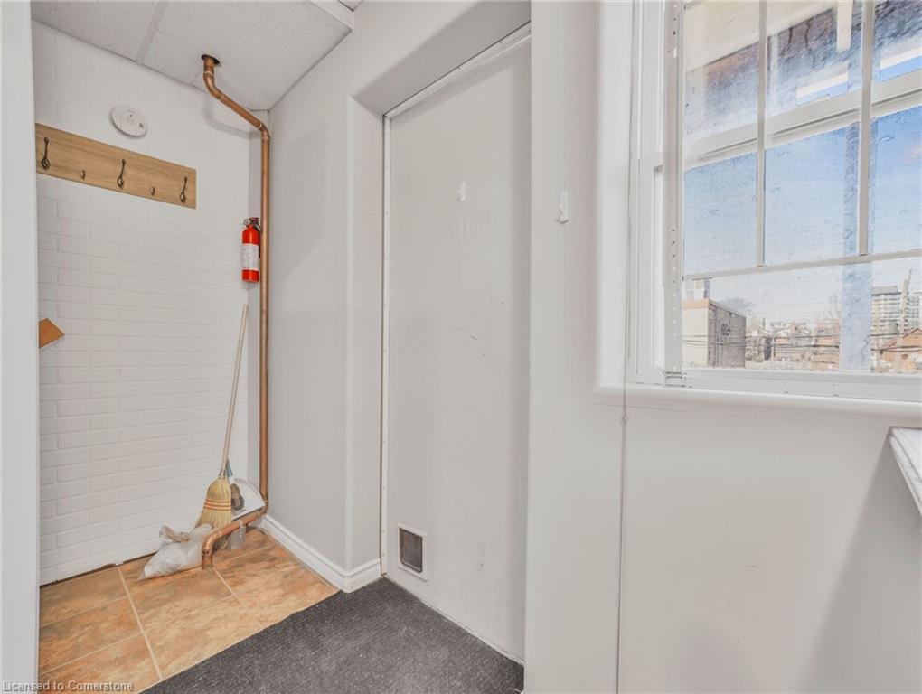 14 Victoria Avenue N Property Photo 6