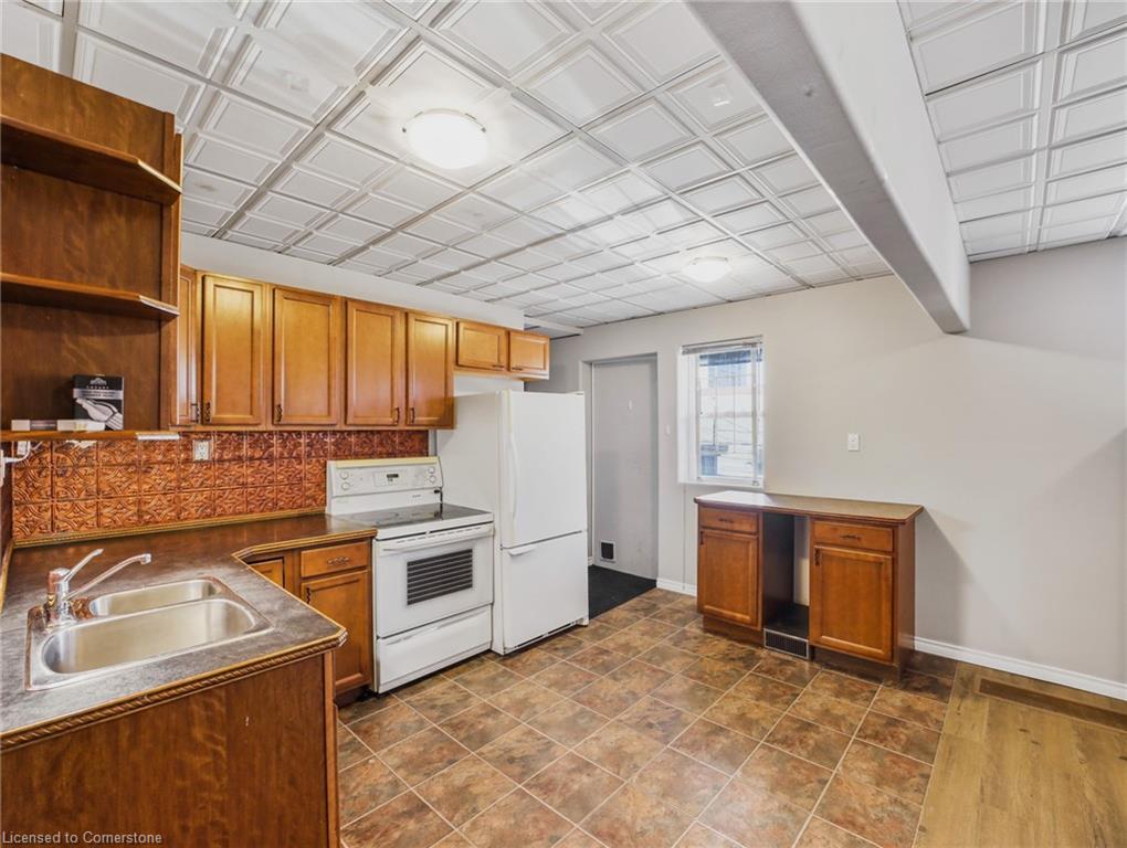 14 Victoria Avenue N Property Photo 10