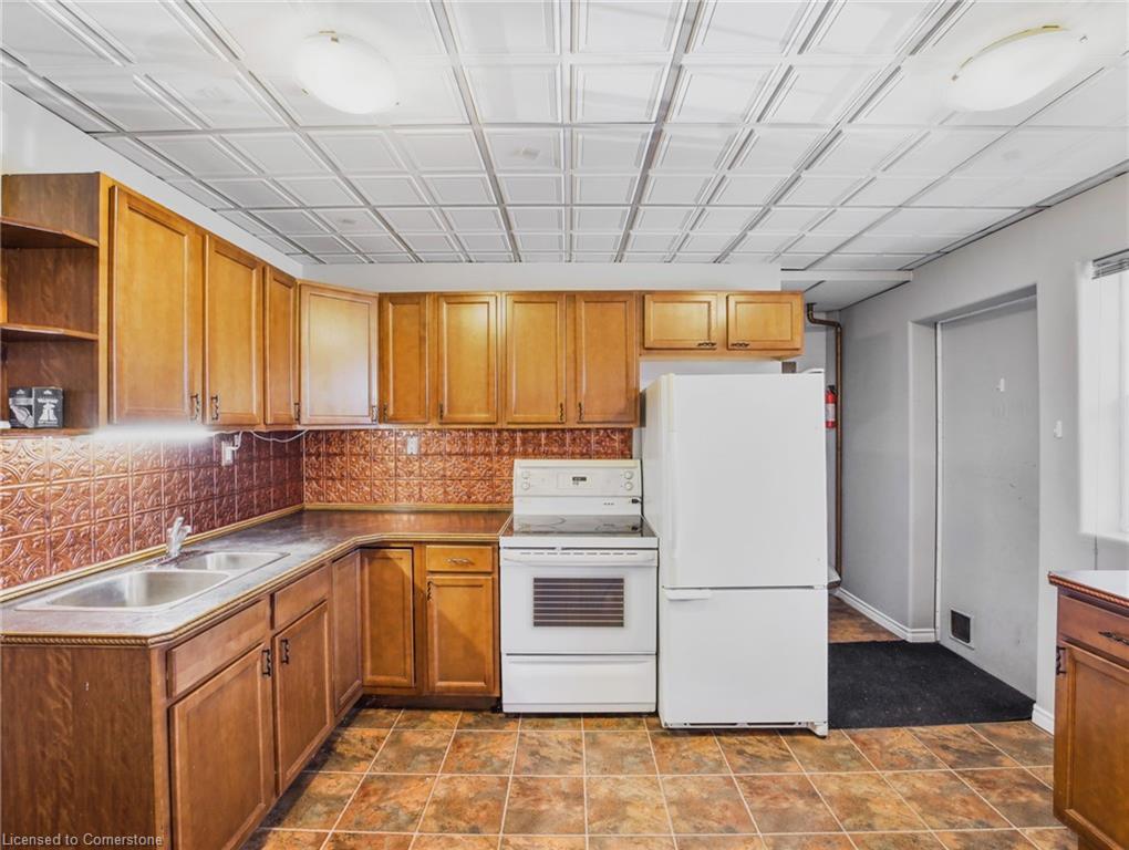 14 Victoria Avenue N Property Photo 15
