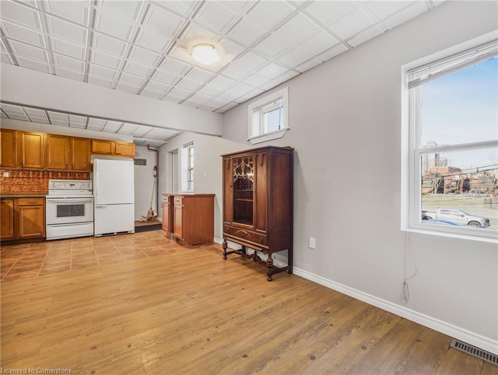 14 Victoria Avenue N Property Photo 16