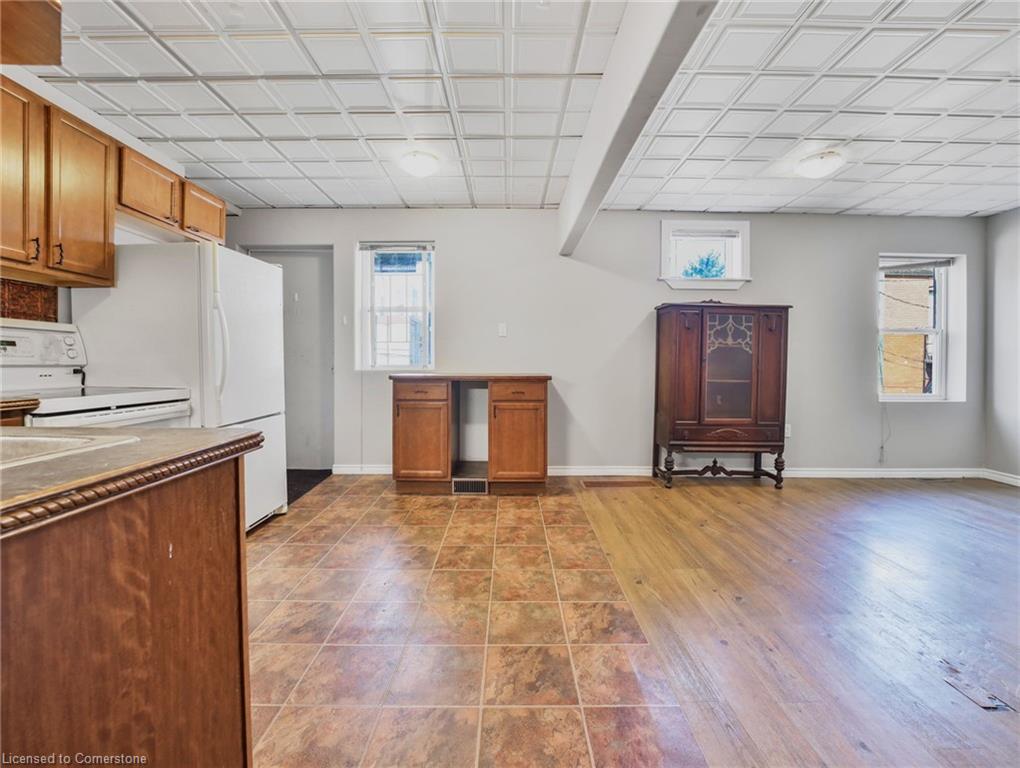 14 Victoria Avenue N Property Photo 18