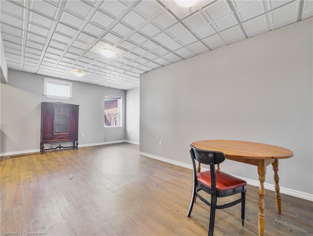 14 Victoria Avenue N Property Photo 24