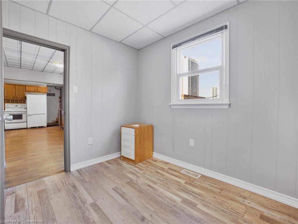 14 Victoria Avenue N Property Photo 26