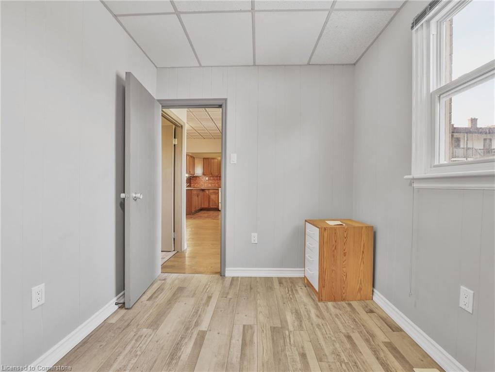 14 Victoria Avenue N Property Photo 29