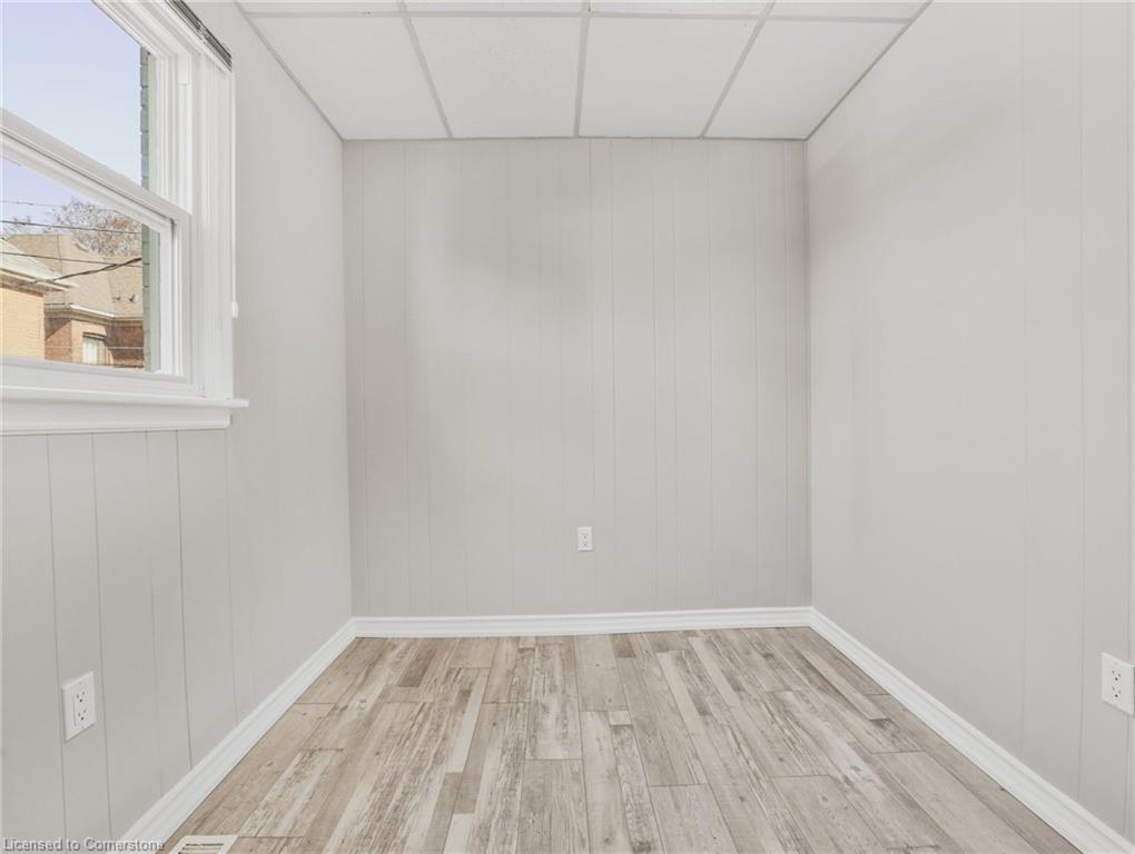 14 Victoria Avenue N Property Photo 31