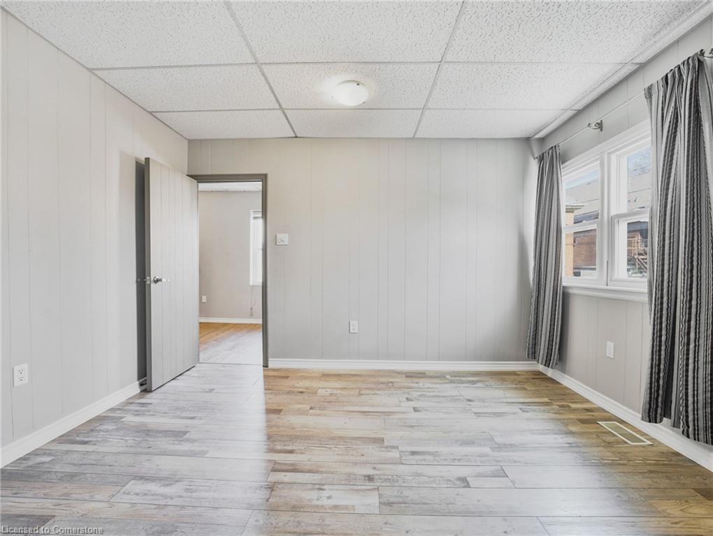 14 Victoria Avenue N Property Photo 34