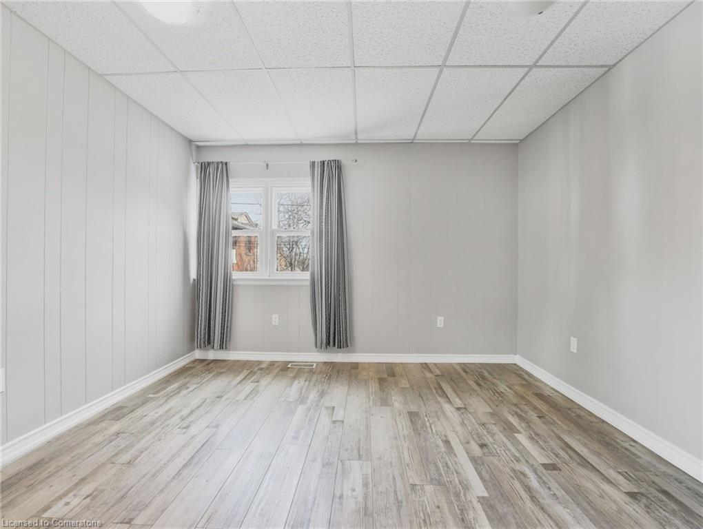 14 Victoria Avenue N Property Photo 35
